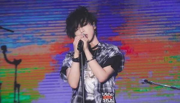 杨幂|华晨宇形象崩塌，演唱会害惨粉丝，怨声载道