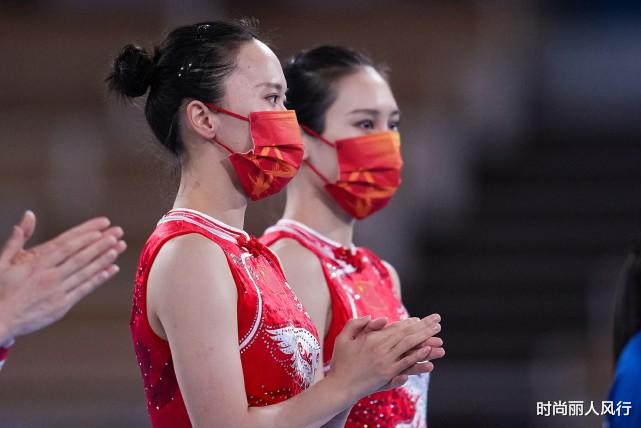时尚丽人风行|蹦床冠军明星脸大爆火！朱雪莹“凤凰飞天”，穿中国红旗袍拿金牌