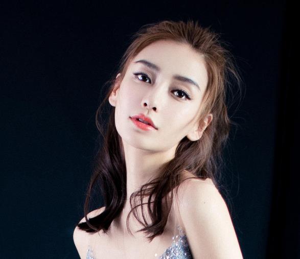 Angelababy|《奔跑吧》新路透,杨颖变身挖掘机司机,粉丝留言模板都一样