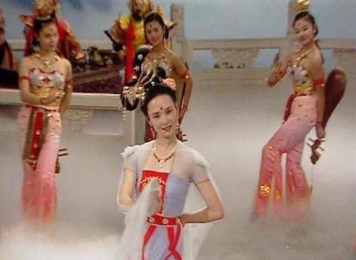 舜网 86《西游记》演员嫌服装太暴露罢演，杨洁找来“裸替”，没有穿帮