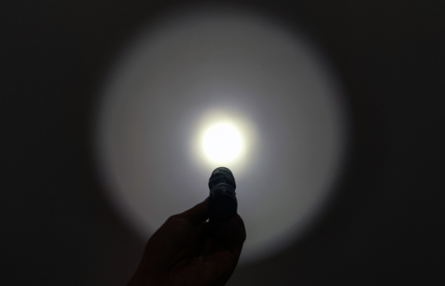 电池|明亮便携颜值高,手电就选务本新品C2