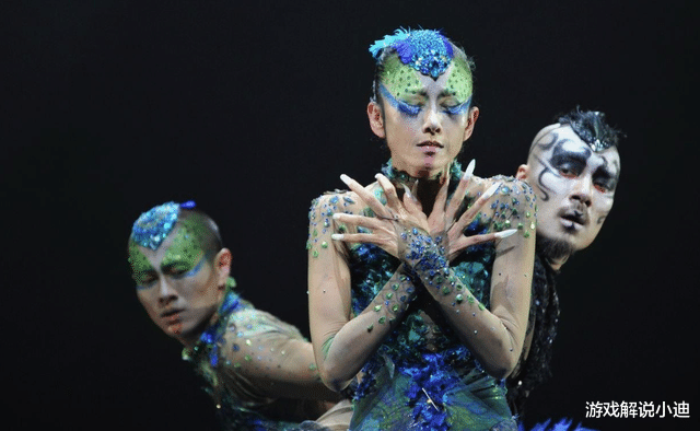 杨丽萍|杨丽萍与男徒弟跳舞太忘我，当镜头拉近后，网友不淡定了