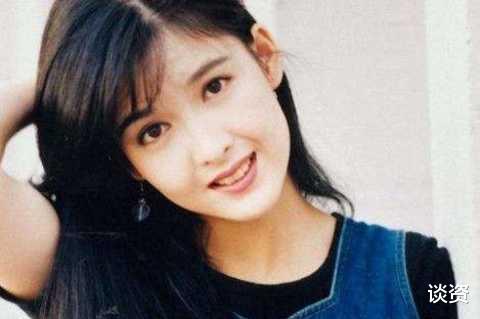 周慧敏|54岁周慧敏献唱冻到发抖，生图眼皮松垮，女神竟老了一大圈