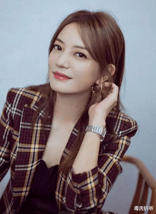 佟丽娅|赵薇老公再陷债务风波？被曝欠款近3亿港元，两人婚姻状况成谜