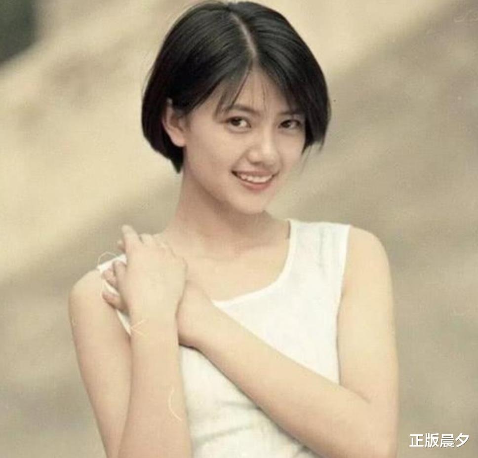 高圆圆|高圆圆婚前的混乱情史，靠美貌迷倒4位帅哥，3次深陷缠足风波