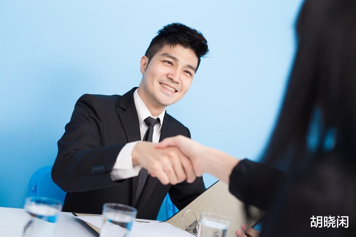 网球|面试官：“一间房能装多少网球？”博士答不上来，学渣智答被录用