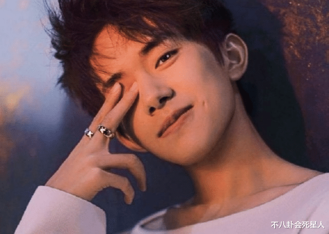 王一博|顶流男星颜值滑坡？千玺少年感减少，朱一龙显老态王一博脖子练粗