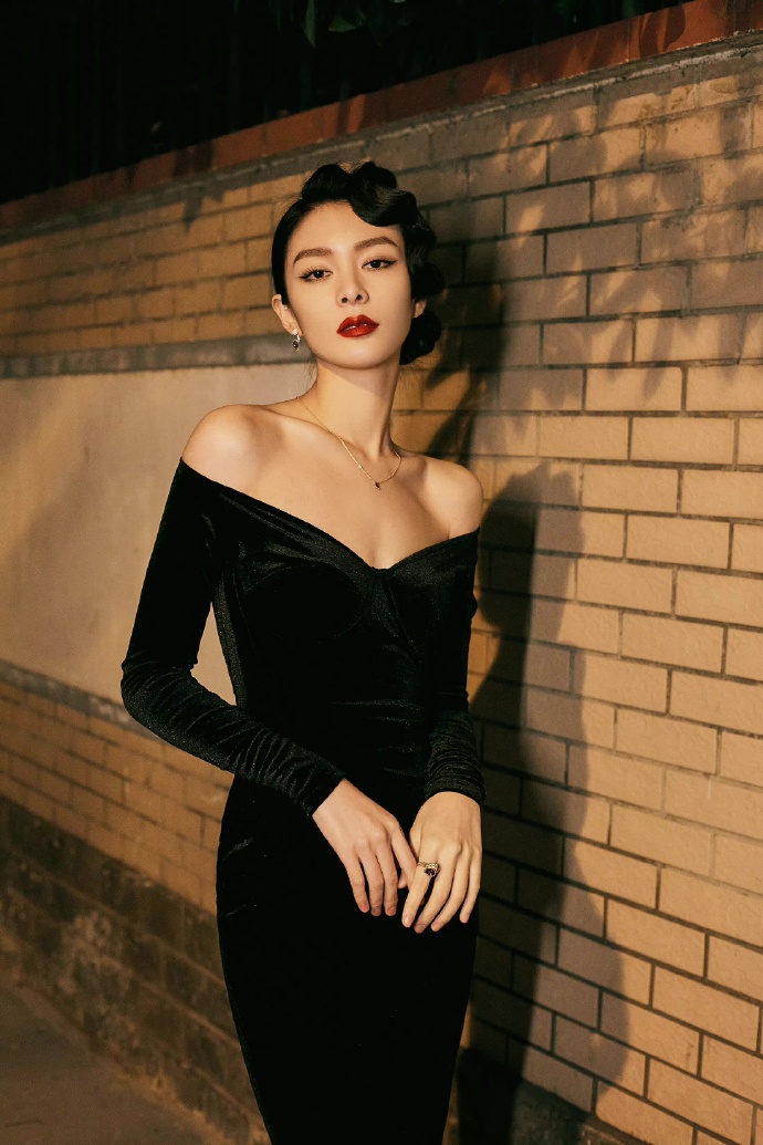 刘诗诗|ELLE风尚大典：刘诗诗粉裙温婉，唐嫣美腿吸睛，关晓彤再惊艳全场