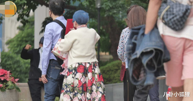 庾澄庆|庾澄庆全家为妈妈庆90大寿，一双儿女罕见露面，全身照曝光超可爱