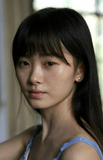 张芸京|继全身打粉后，鞠婧祎打高光像十八铜人，精致假面下是极度自卑