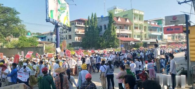 今天，緬泰邊境大其力，幾乎全城民眾參與示威-圖4