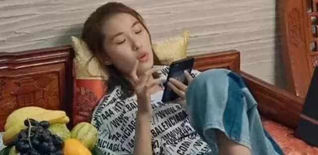 奶豆说育儿|“巨婴”女孩：每天花销过万、吃饭靠喂，现状怎样？