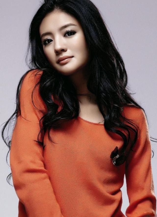 安以轩|她被誉为“黑道公主”,曾两段爱情被人截胡,如今被陈荣炼宠上天