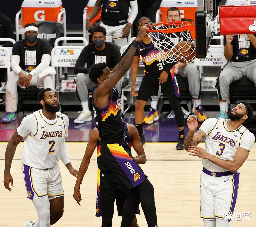 安东尼·戴维斯|闹大了！詹皇赛后5次点名批浓眉，罕见不给面子，勒布朗真不高兴了