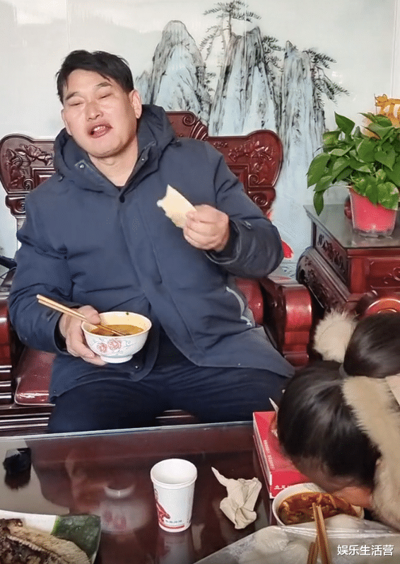 陈亚男|陈亚男曝怀孕宣布离婚,大衣哥明知“炒作”,绝不配合演出