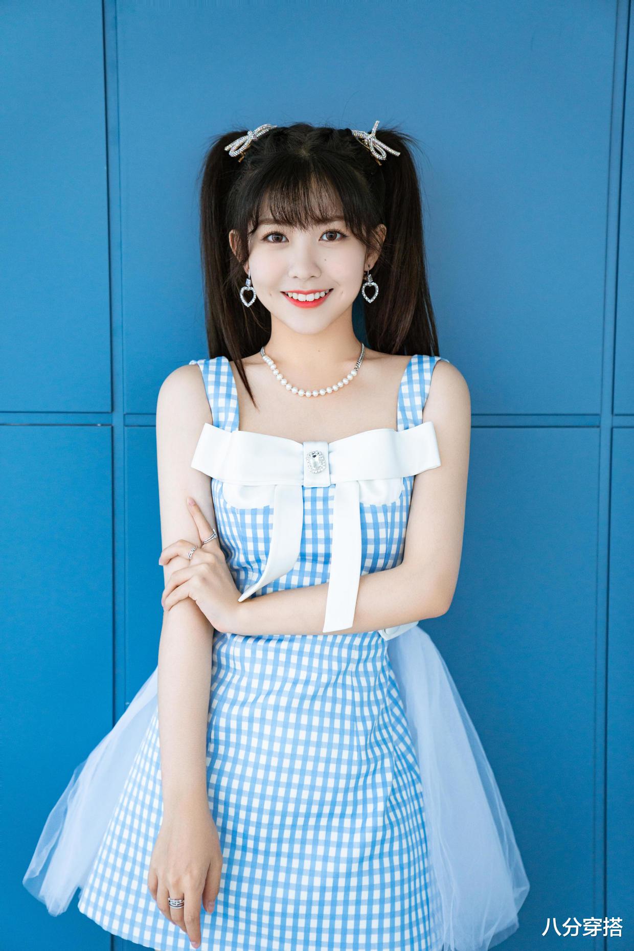 八分穿搭|赖美云也是个“时髦精”，绿色背心配牛仔短裤清新自然，活力十足