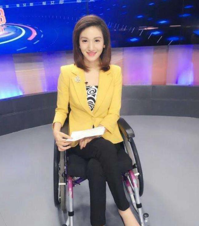 花花聊 梁艺:一通电话狂奔千米,5分钟内全身瘫痪,今坐轮椅无人娶