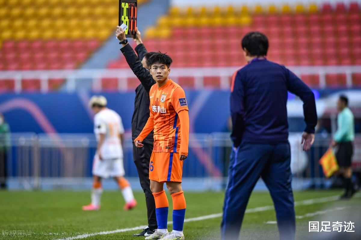 郝偉|完勝李霄鵬！郝偉足協(xié)杯又現(xiàn)神調(diào)整，再次激活泰山昔日最大廢材