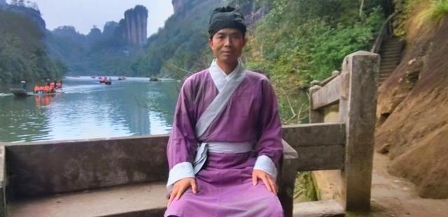 童书小窝|这位外卖小哥曾战胜北大才子,摘取“诗词大会”冠军,现在怎样了