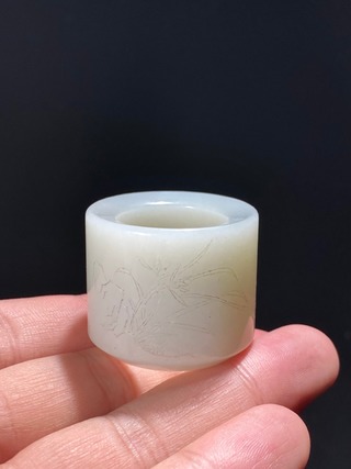 和田玉籽料|清 和田玉籽料 白玉 诗文 兰花 扳指 把件