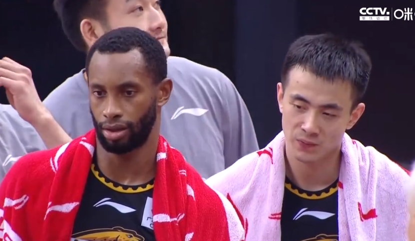 徐杰|吹爆徐杰！半場零封艾倫繼偉兩大MVP，戲耍大侄子三分杜鋒也攤手