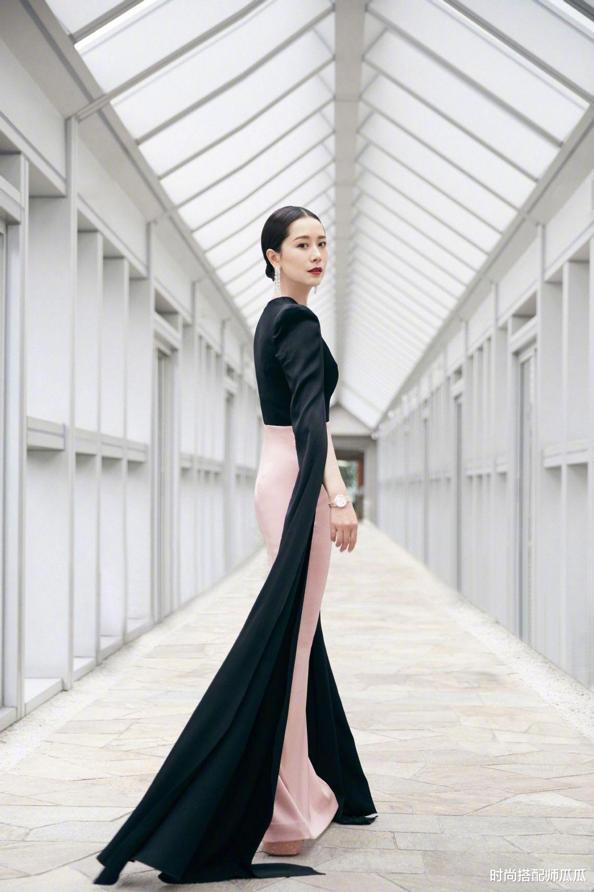 刘海|海清的长发造型真的很年轻，像小姑娘一样，穿得老气也不显年龄