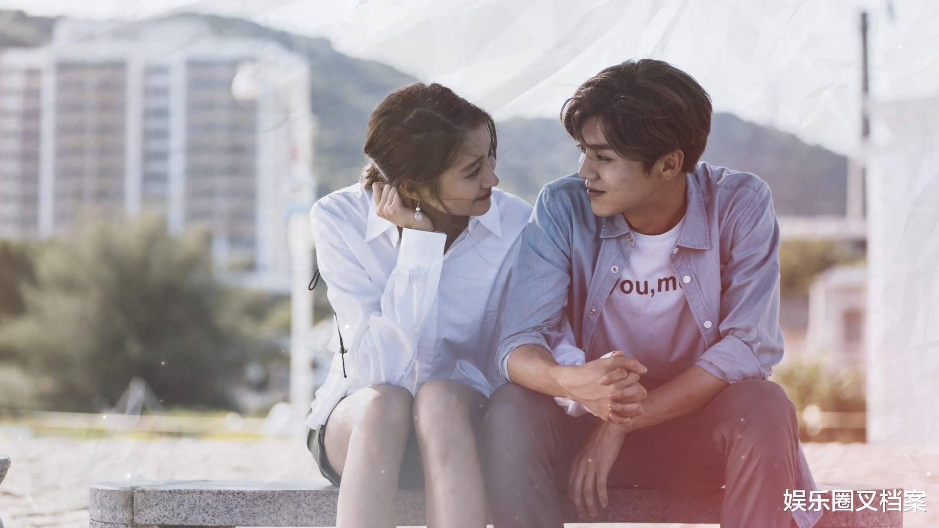 关晓彤|国民闺女背后的两个痴情男！初恋4年厮守，晓彤看男人的眼光真好