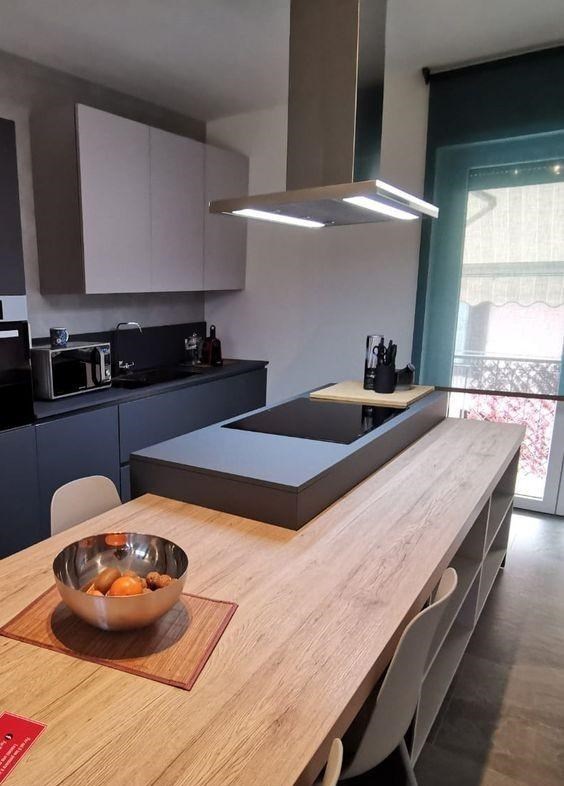 为什么明星家的厨房喜欢将灶台单独隔开?当吧台当西厨,方便高效