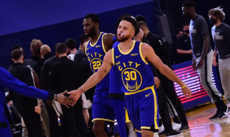 梁文博|无缘超越哈登！库里3分9中2纪录中断，打爆篮网禁区无奈3巨头太强