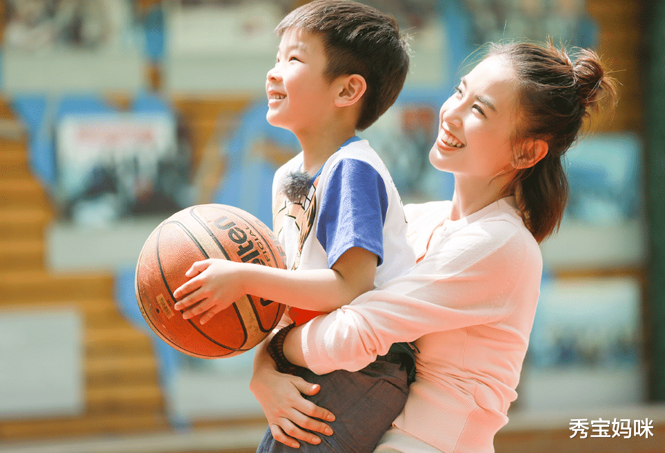 黄圣依|有种“复制粘贴”叫黄圣依二儿子，完美继承妈妈容貌，安迪却胖了
