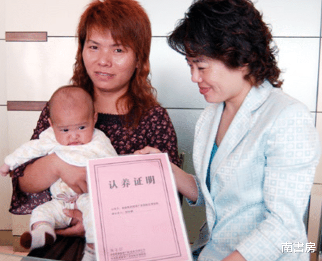 浙江第一位变性人,婚后没多久当了“妈妈”,如今年过5旬很幸福