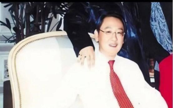 汤君年:靠卖窗帘起家,投资6亿建房800套,如今每套价值过亿