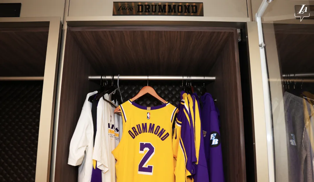 湖人队|伤退！4分3失误4犯规！庄神首秀突发诡异伤病！