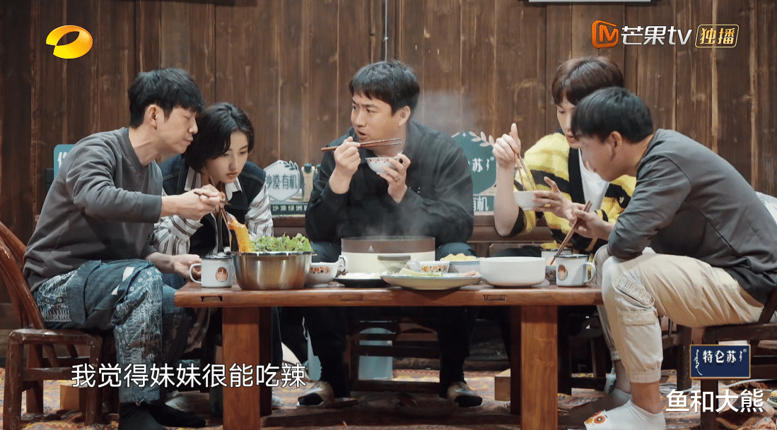 黄磊|《向往》播出八期，黄磊何炅首次让出主位，咖位的重要性不言而喻