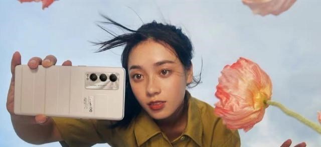 奶爸育儿宝库|IMX766+曲面屏+骁龙870，12GB+256GB旗舰仅3099元，价格更亲民