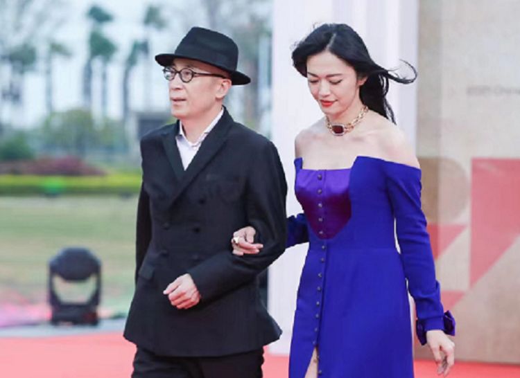 颜丹晨|金鸡闭幕亮点：43岁颜丹晨挺孕肚，张艺谋父女同框，任达华穿跑鞋