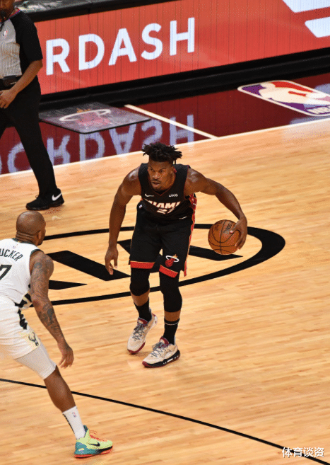 字母哥|3-0完胜！字母哥找到冲冠帮手，三巨头仅58+28+22，真要横扫巴特勒？