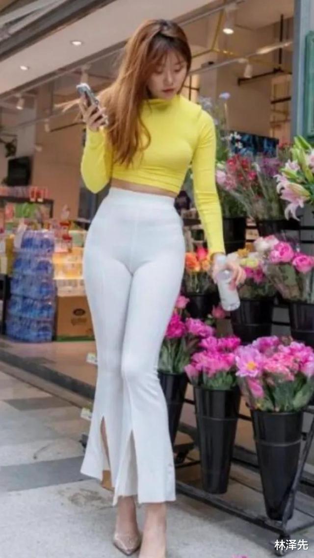 林泽先|嫩黄色斜肩短款上衣，搭配白色喇叭裤，如何穿出时尚又简约的美？