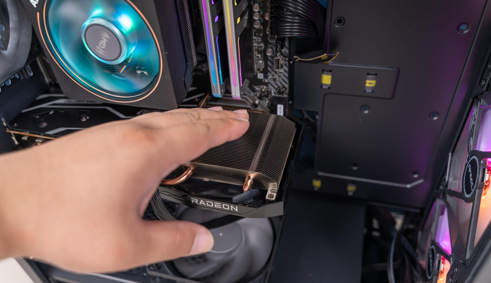 赵月看花花|小刀一手，性能依旧出众、华擎（ASRock）RX 6600挑战者显卡 评测