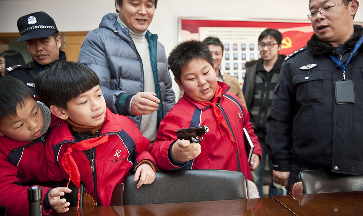 河北|河北多地中小学临时调整放假时间，较以往统一提前，家长喜忧参半