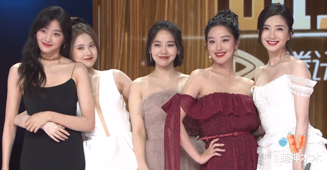 肖战|《欢乐颂》新五美首次公开亮相，闺蜜合照暴露真实关系，孙千尴尬