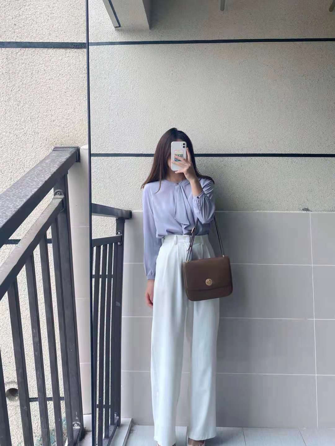 大表姐的时尚圈|白色裤子很普通？会穿才高级，这些搭配思路很实用，建议尝试一下