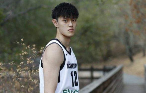 李慕豪|辽宁核心获双料MVP，李慕豪老伤复发，曾凡博5分5篮板