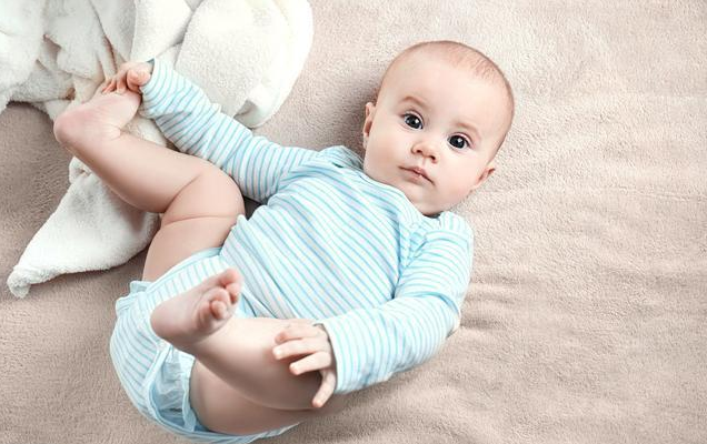 Ainee妈咪|“三翻六坐”未必准确，家长除了看月龄，还要观察孩子的发育进程