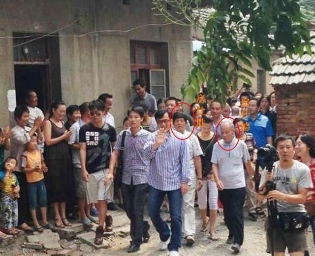 成龙|成龙同父异母的大哥：10岁被父亲抛弃，73岁才见到成龙第一面