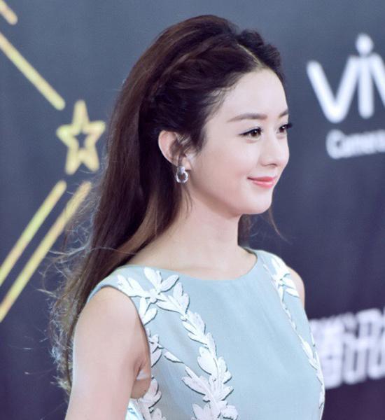 宋祖德|哪儿有什么冻龄？机场生图抓拍的闫妮：这不是50岁大妈是什么？