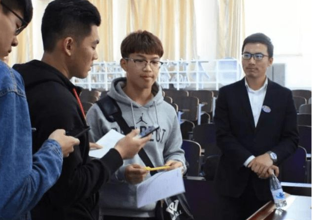 硕士研究生|211大学硕士毕业求职被嫌弃，学历贬值背后，是可怕的“现实”