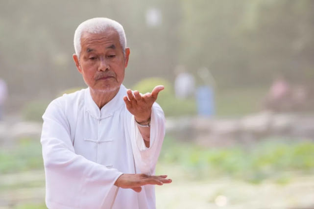 按摩|肾脏不好的人，3个特征不会“隐藏”，男人不妨自测一下！