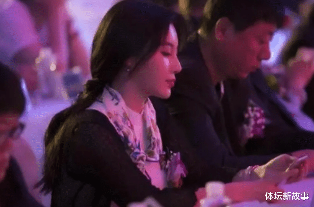 足球宝贝|曾是最美足球宝贝，出众外貌走红网络，现在创业成为董事长