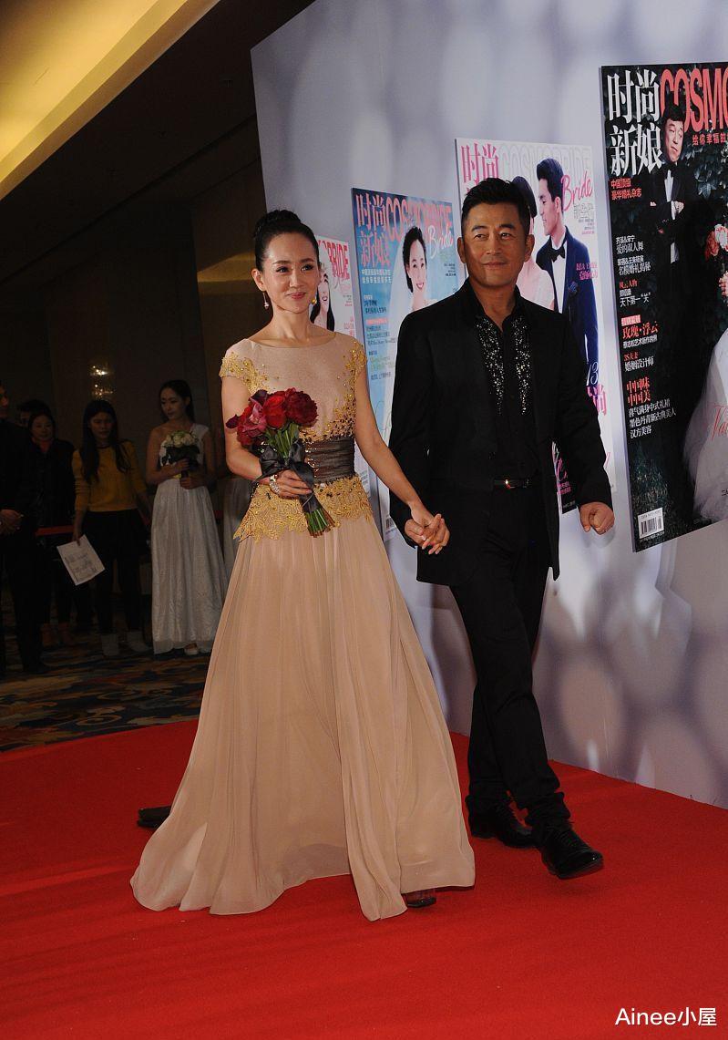 Ainee小屋|高明远现实中的妻子这么美,穿拼接薄纱裙挺富贵,收腰显出好身材